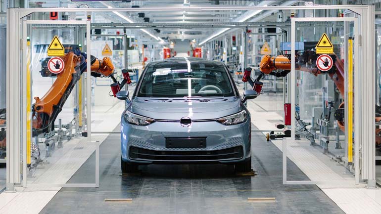 Η Volkswagen φτιάχνει 6 μέγα-εργοστάσια και 18.000 σταθμούς φόρτισης